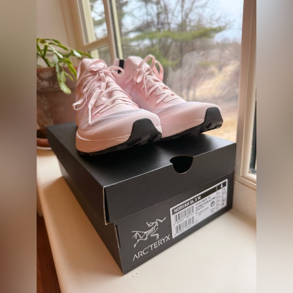 Arc’teryx Women’s Norvan 9 Trail Running Shoe – Rose - Picture 10 of 11